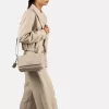 Burkely Soft Skylar törtfehér színű női bőr oldaltáska, crossbody 24 x 19,5 x 12 cm