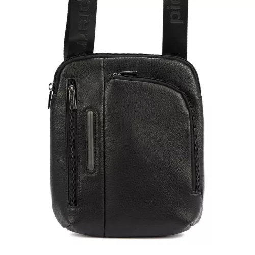 Pierre Cardin IZA364 3746 fekete férfi válltáska 26 x 22 x 5 cm