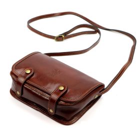   Florence 58 barna női fényes bőr oldaltáska 20 x 15 x 7 cm