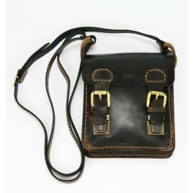   Blázek & Anni kis tuckzáras pull-up bőr válltáska 17 x 15,5 cm